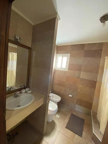 Casa En Venta - 6 Dormitorios 4 Baños - Mendoza