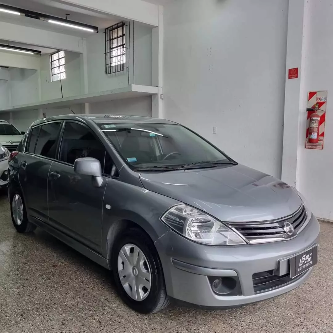 Nissan Tiida 1.8 Visia