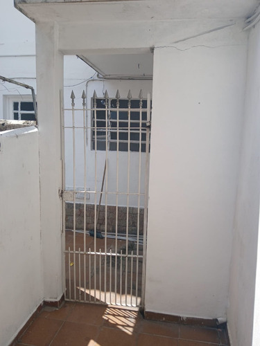 Duas Casas À Venda Ótima Localização Na Penha!