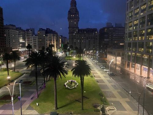 Imagen 1 de 2 de Vista Y Luz Plaza Independencia