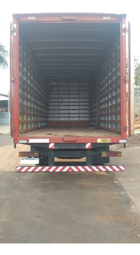 Imagem 4 de 8 de Caminhão Baú Mercedes 710
