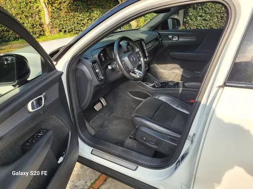 Volvo XC40 2.0 T4 R-DESIGN