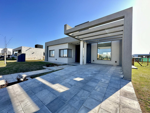 Casa En Venta 4 Ambientes En Una Planta Con Pileta - Barrio Privado San Lucas