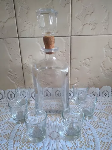 Set de 6 botellas de vidrio, con tapa y pitillo