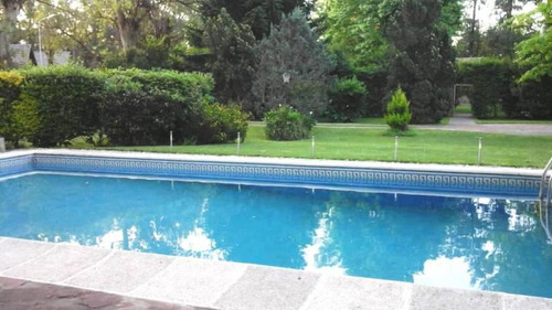 En Venta. Hermosa Casa Quinta, Lote 2000m2, Quincho, Pileta,