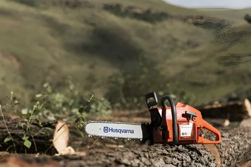 Combo Desmalezadora 131r + Motosierra 61 Husqvarna + Aceite