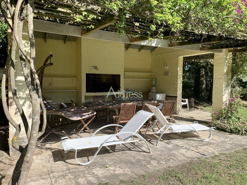 Buena Casa En San Rafael De Cuatro Dormitorios Con Pisicina- Ref: 3006