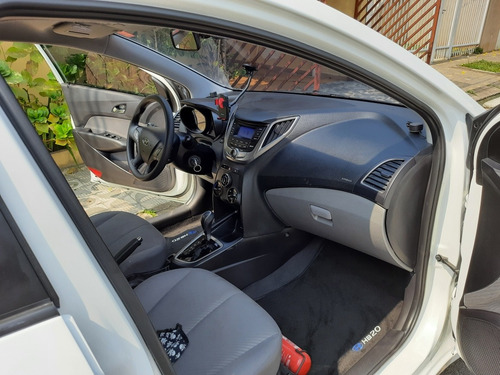 Imagem 7 de 12 de Hyundai Hb20s 2015 1.6 Comfort Plus Flex Aut. 4p