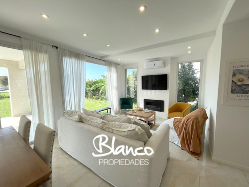 Casa En Venta En Santo Tomás, Pilar, G.b.a. Zona Norte