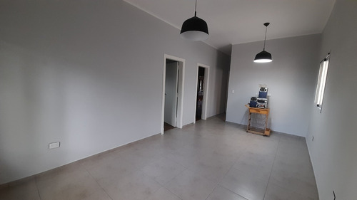 Alquiler Casa En Malaver Zona Residencial Con Entrada De Auto.