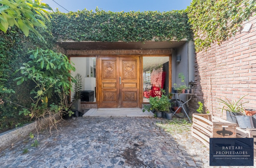 Venta De Casa En Lote Propio Con Parque Y Piscina Ramos Mejía Centro Permuta
