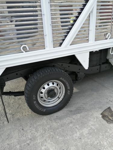 Imagen 3 de 5 de Nissan Np300 2009 2.4 Chasis Dh Mt
