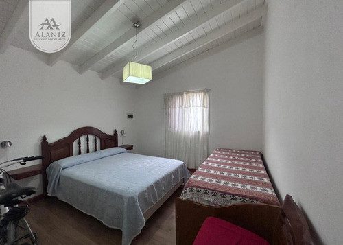 Chalet En Venta, Impecable Con Pileta, En Merlo, S. L.