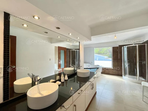 Venta Casa 4 Dormitorios + Piscina. Playa Brava, Punta Del Este