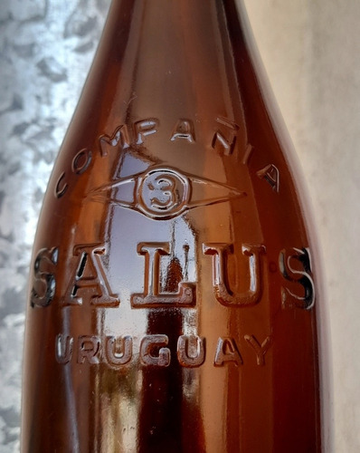 Antigua Botella Labrada Compañía Cerveza Salus 