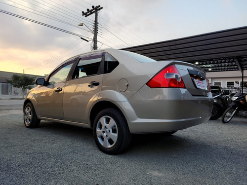 Imagem 8 de 20 de Ford Fiesta Sedan