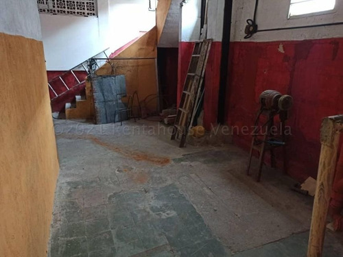 Imagen 3 de 8 de Amplia Casa De 4 Pisos En Venta Guaicaipuro Mls #21-16153