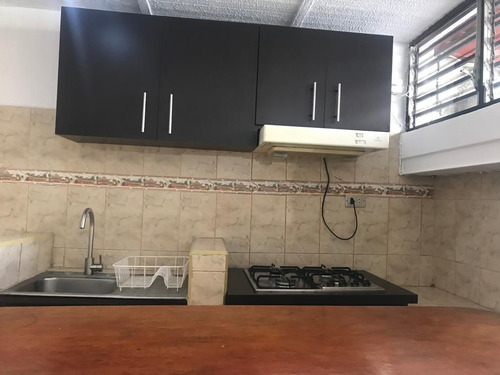 Para Cliente Directo. Se Alquila Comodo Anexo En El Marques. Pb. Urbabizacion Cerrada Cerca A La Cota Mil. 46 Mts. No Amoblado, Ni Equipado.