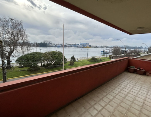 Frente Al Río A Pocas Cuadras De La Plaza