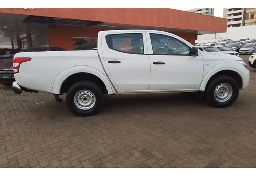 Mitsubishi L200 Triton 2.4 16V TURBO DIESEL GL CD 4X4 MANUAL