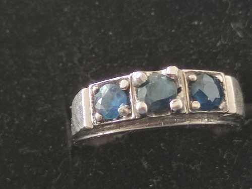 Anillo Plata Paladio Con 3 Zafiros Uno Con Detalle (Usado)