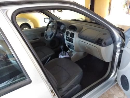 Renault Clio 2005 1.0 16v Authentique Hi-power 5p
