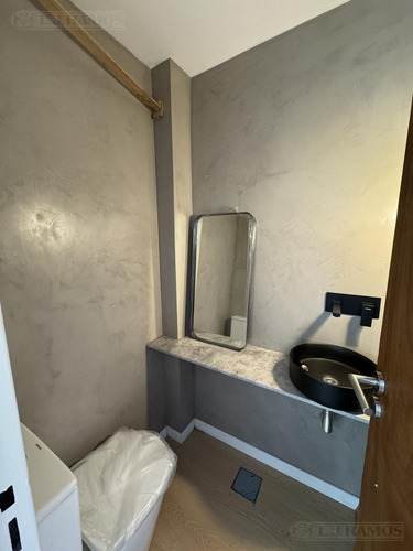 Impecable Casa En Venta A Estrenar , Reciclada A Nuevo, En Excelente Zona Acassuso.