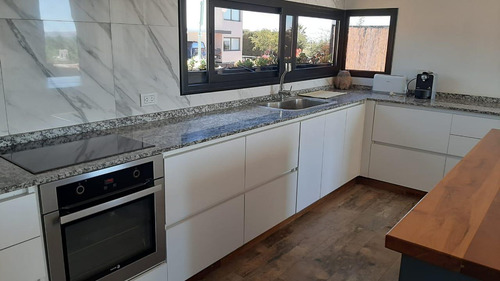 Venta Casa Diseño, Barrio Laderas, Chacras De Coria