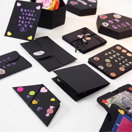 Una Caja De Explosión Hexagonal Con Forma De Álbum Sorpresa,
