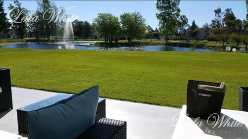 Imagen 16 de 18 de Venta - Hermosa Casa A La Laguna En Terralagos - Canning