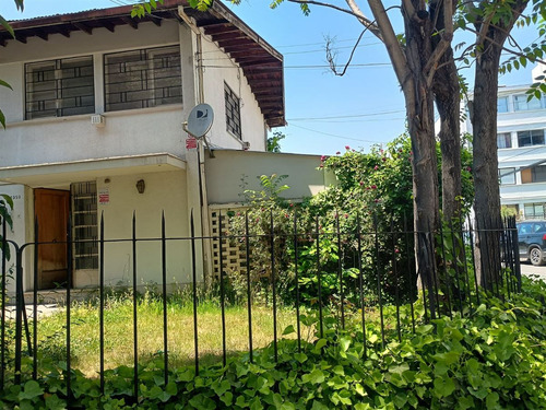 Casa En Venta De 4 Dorm. En Las Condes