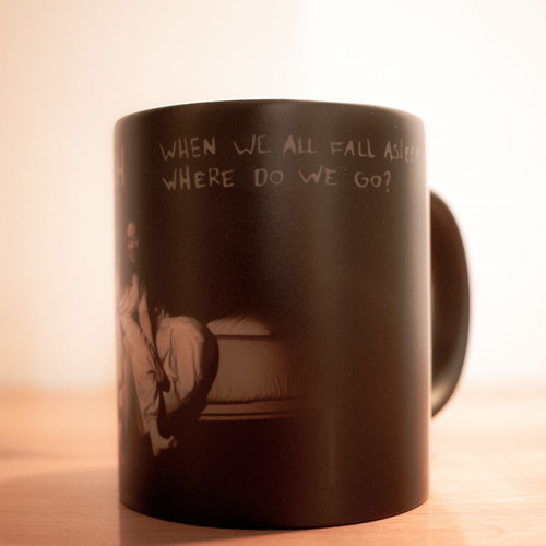 Imagen 3 de 5 de Taza Magica Billie Eilish. Diseño Asleep. Único Modelo