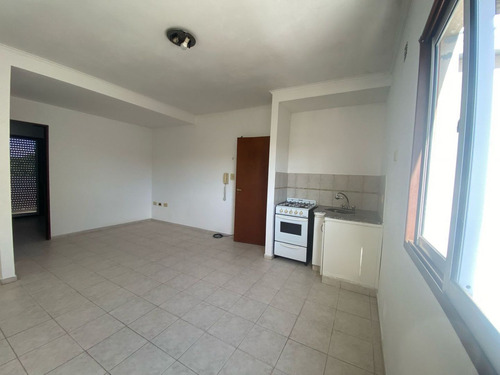 Departamento En Alquiler Ubicado En 115 Entre 68 Y 69