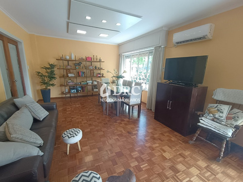 Estupenda Casa En Excelente Ubicación Y Con Muchas Comodidades.