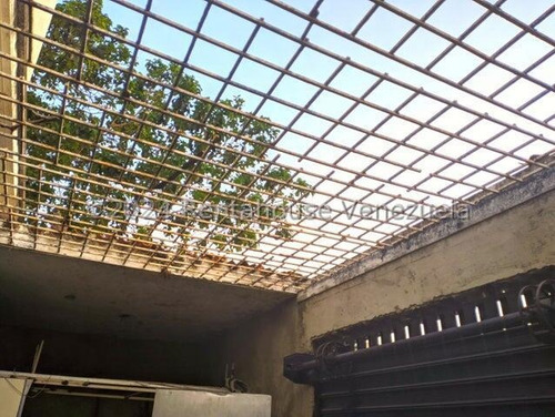 María Valera Trae En Venta Casa-comercial Con 1 Local Extenso Con Su Baño Y Oficina, En Centro Este De Barquisimeto, Agua Constante, Piso De Granito, Cantv, Aba, Ideal Para Uso Comercial O Residencial