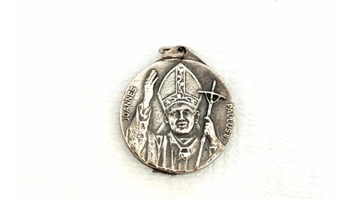 Medalla Juan Pablo Ii (retira En La Paloma Rocha)