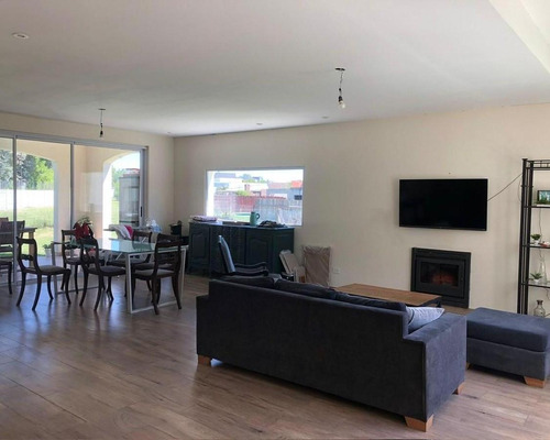 Casa En Venta, 3 Dormitorios. Amplios Ambientes. Perimetral. Barrio Cerrado San Matias, Escobar