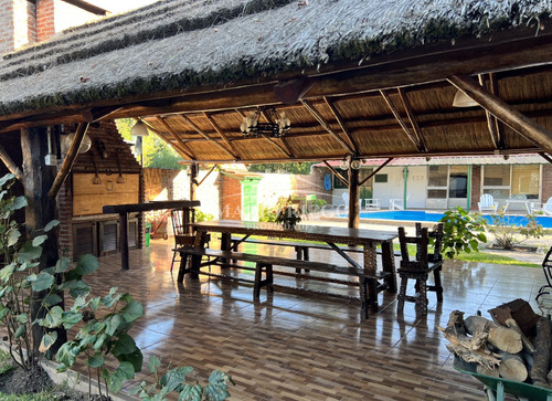 Venta Chalet Sobre 2 Terrenos Con 2 Quinchos Y Pileta. Gral Las Heras (bs. As.)