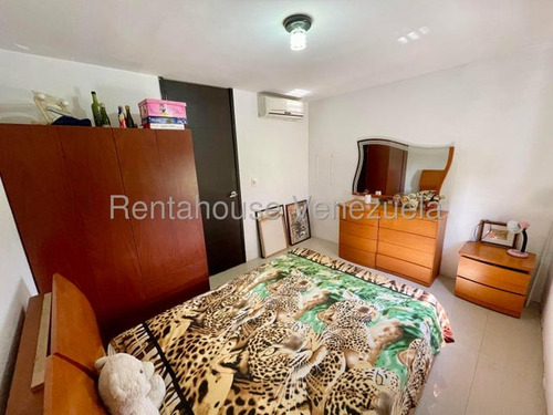 Daniela Linarez Vende Casas Hermosa En Exclusiva Zona Del Este De Barquisimeto Con Amplios Espacios Bellas Areas Comunes Para Disfrutar Y Conectada A Planta Electrica