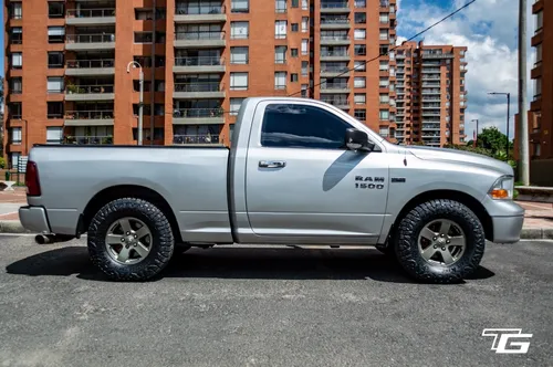 Dodge Ram 5.7 1500 Slt 4x2