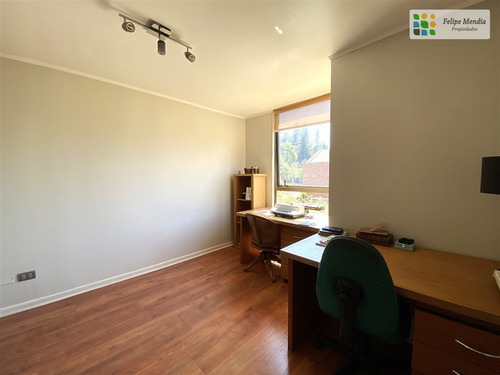 Impecable En Condominio 5 Dorm. Servicio Y Sala De Estar.