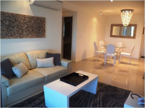 Venta De Apartamento 2 Dormitorios, En Playa Brava.