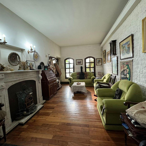 Chalet Con Local Comercial