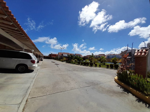 Imagen 2 de 27 de Townhouse Res. Playuela Tucacas Gm