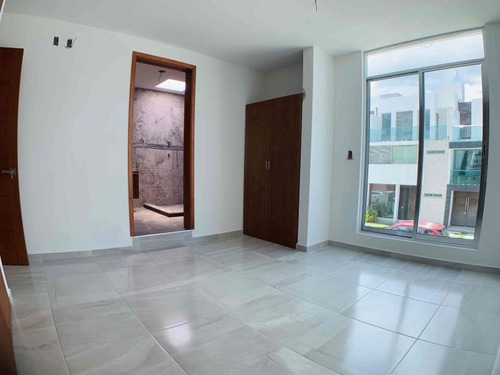 Imagen 4 de 12 de Casa Sola En Venta Valle Del Sol. Nueva Y Equipada. 3 Niveles. 4 Recámaras.
