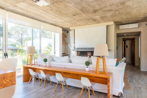 Venta De Casa 5 Dormitorios En Pinar Del Faro José Ignacio Con Gran Jardin Parquizado (pfi7)