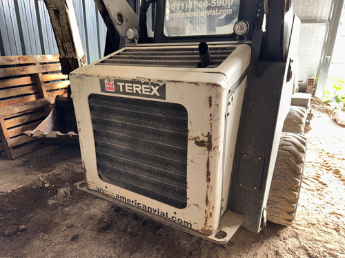 Mini Cargadora Terex V200s