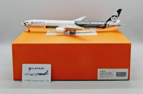 Miniatura De Avião Boeing 777 300 Latam Star Wars.