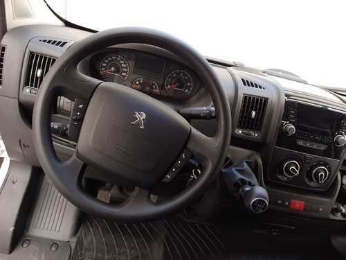 Imagen 11 de 17 de Peugeot Boxer Premiun Minibus 2.2 Hdi 440 L4 H2 130cv