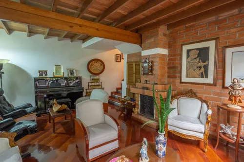 Casa En Venta En Loma De Los Balsos. Cod V16245